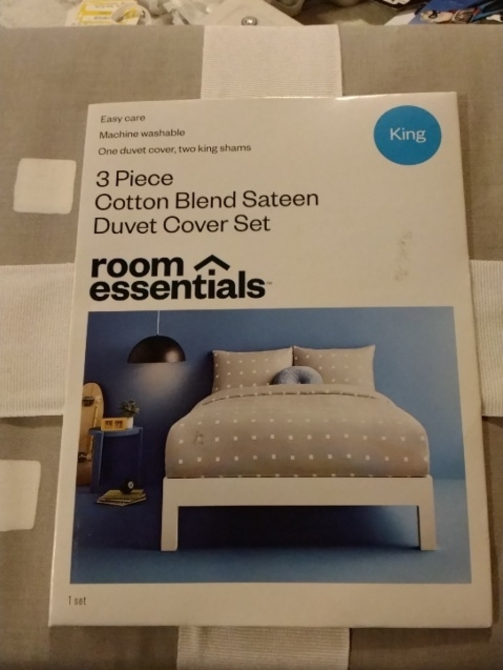 Room Essentials King Duvet Cover Set in Light Gray with White Dots 429